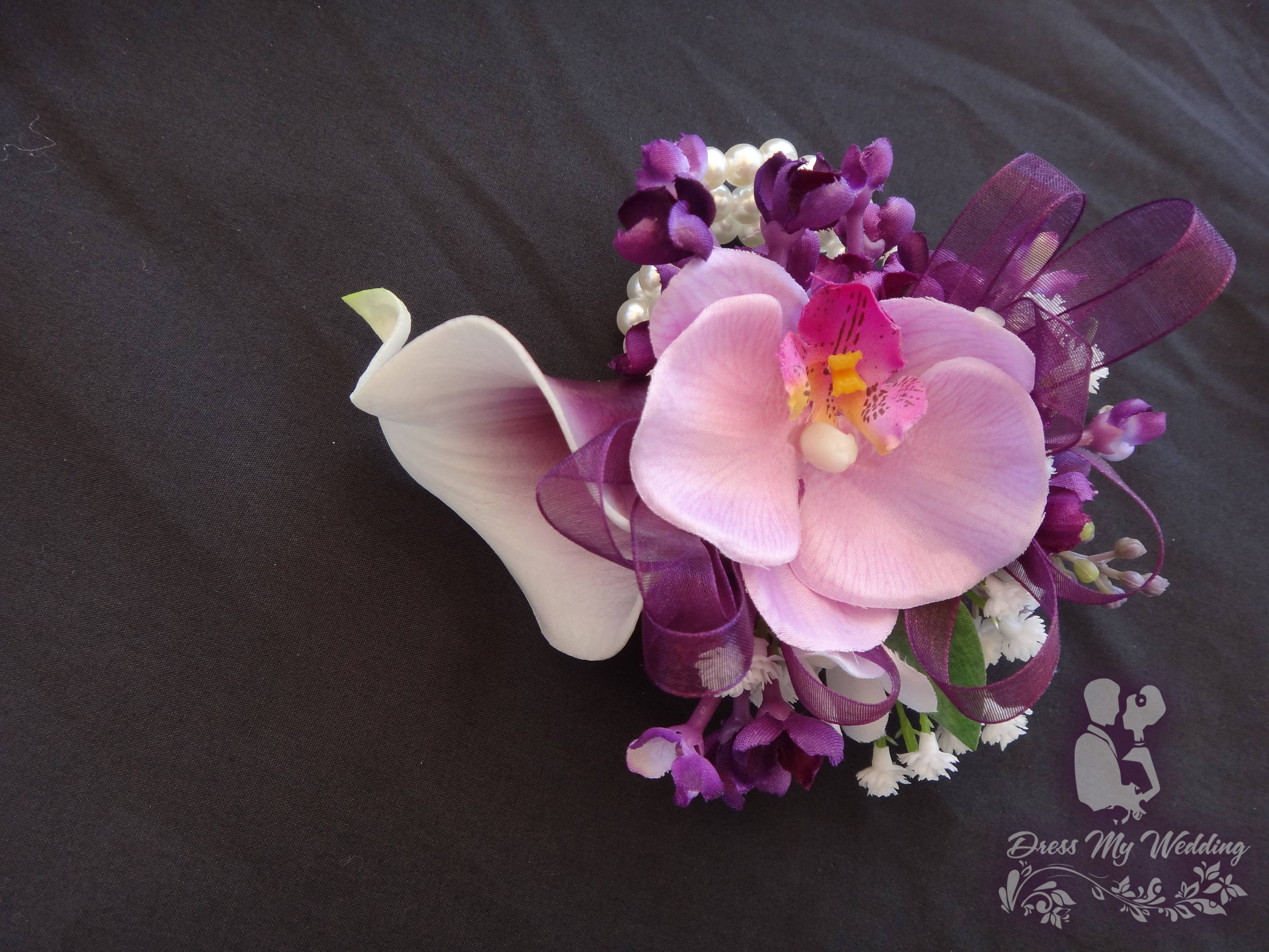 Dress My Wedding – Lilac and calla lily wrist corsage